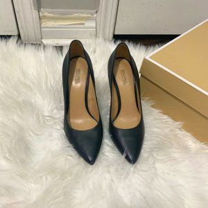 MICHAEL KORS BLACK PUMPS